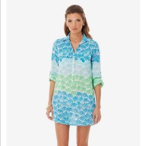 Lilly Pulitzer tunic in multi shell shocked